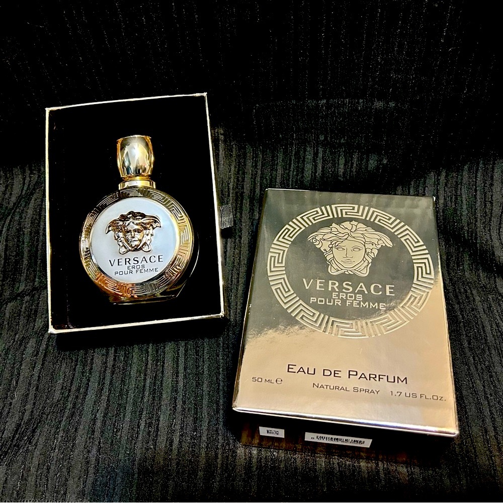 VERSACE EROS Pour Femme Eau de Parfum 1.7oz.  Beautiful bottle. - Picture 2 of 6